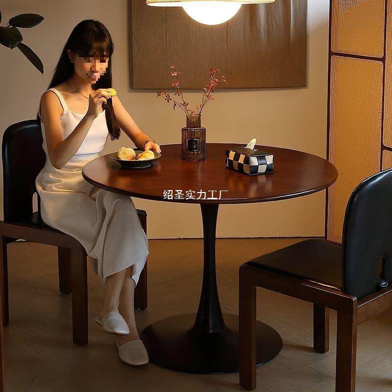 北欧复古郁金香圆形圆桌餐桌家用胡桃洽谈小户型休闲咖啡阳台桌子