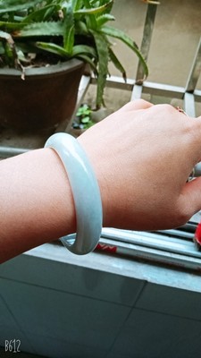 目前看来求鉴定豪8印象S16翡翠手镯怎么样，纯正度如何？