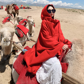 新疆沙漠旅游穿搭拍照红色斗篷披肩，外套女民族，风带帽保暖围巾外搭
