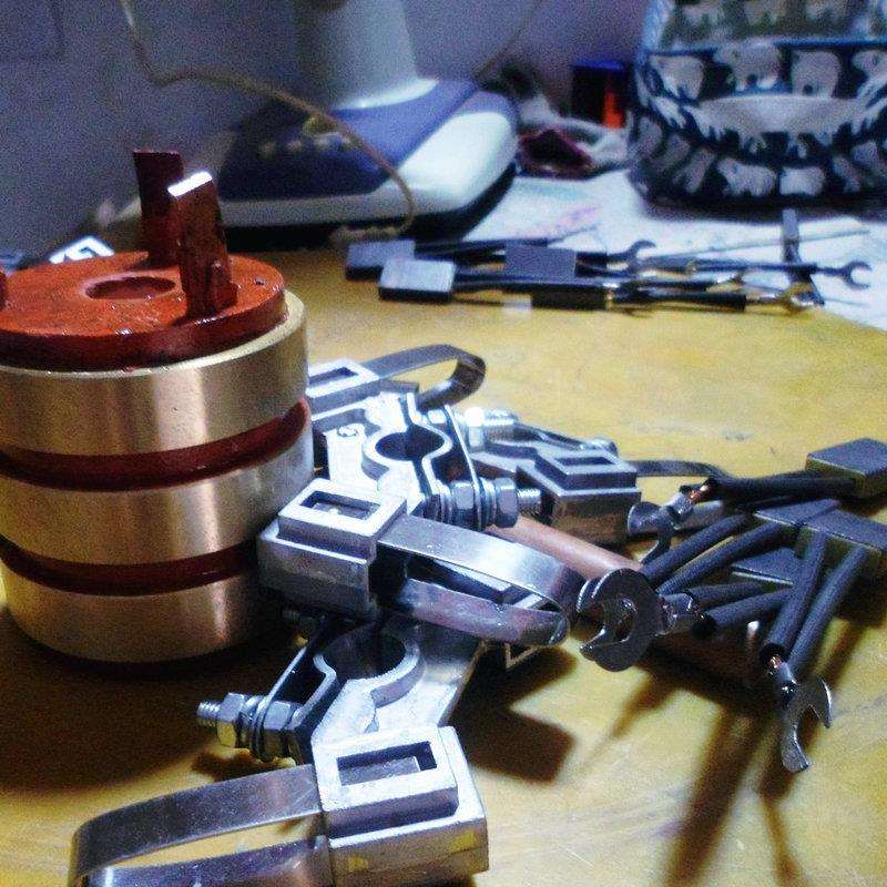 厂家供应铜集电环电机配件碳刷刷架滑环机械设备电动工具配件碳刷