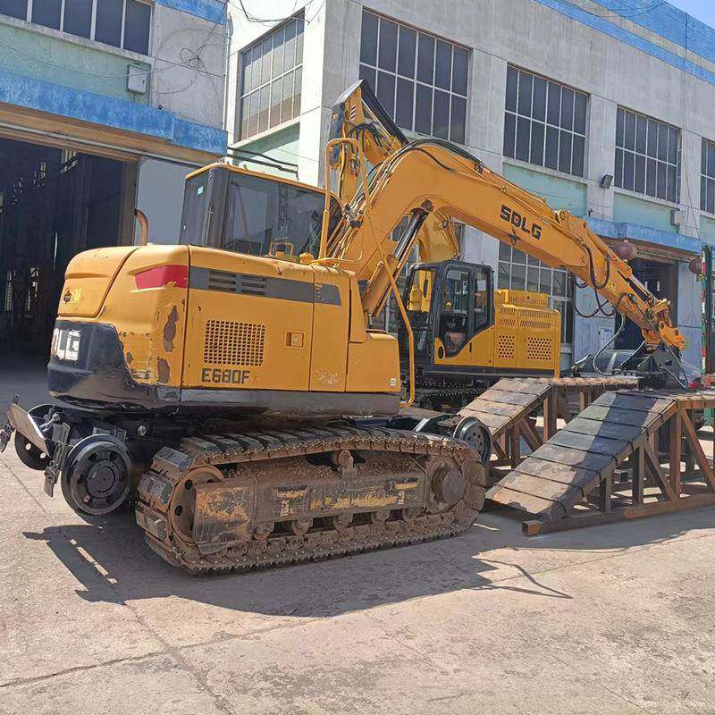 枕木更换机改装挖机铁路行走底盘铁路铁装设备铁路换枕机