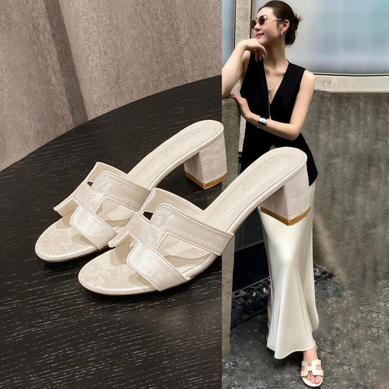 潮牌时尚网红拖鞋女士2026夏季新款粗跟外穿真皮一字拖鞋高跟凉鞋