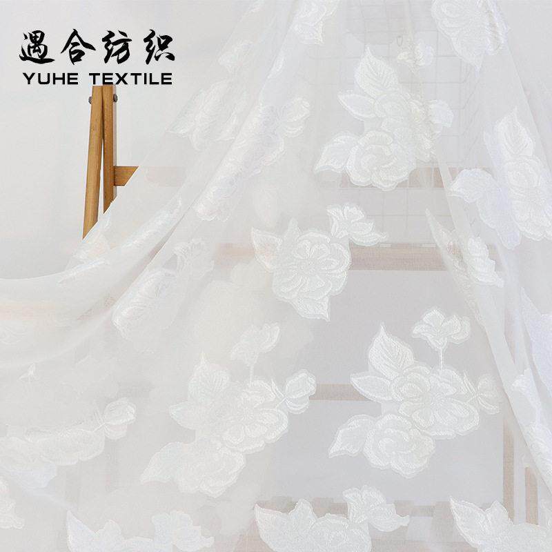 浮雕花朵雪纺剪花布料 双根有光剪花 春夏热销女士面纱连衣裙面料