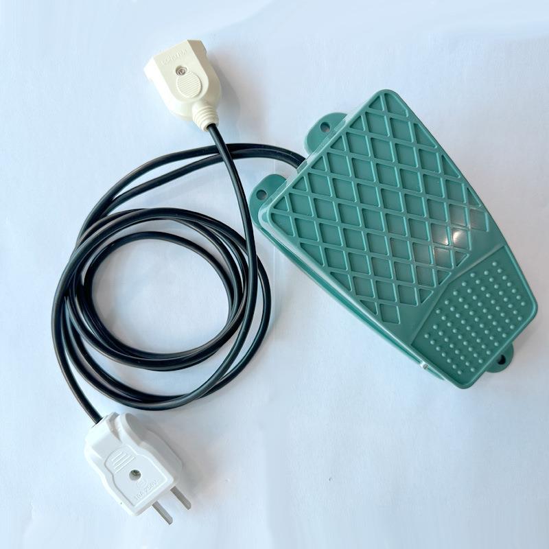脚踏开关带线带插头脚踩式踏板控制器220V380v自锁自复位点动银点图片