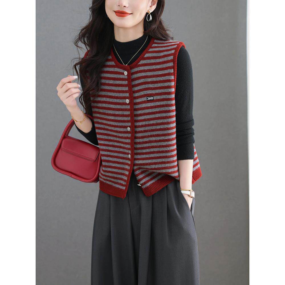 春秋大码外搭针织马甲背心女2025新款宽松高级感圆领开衫毛衣坎肩