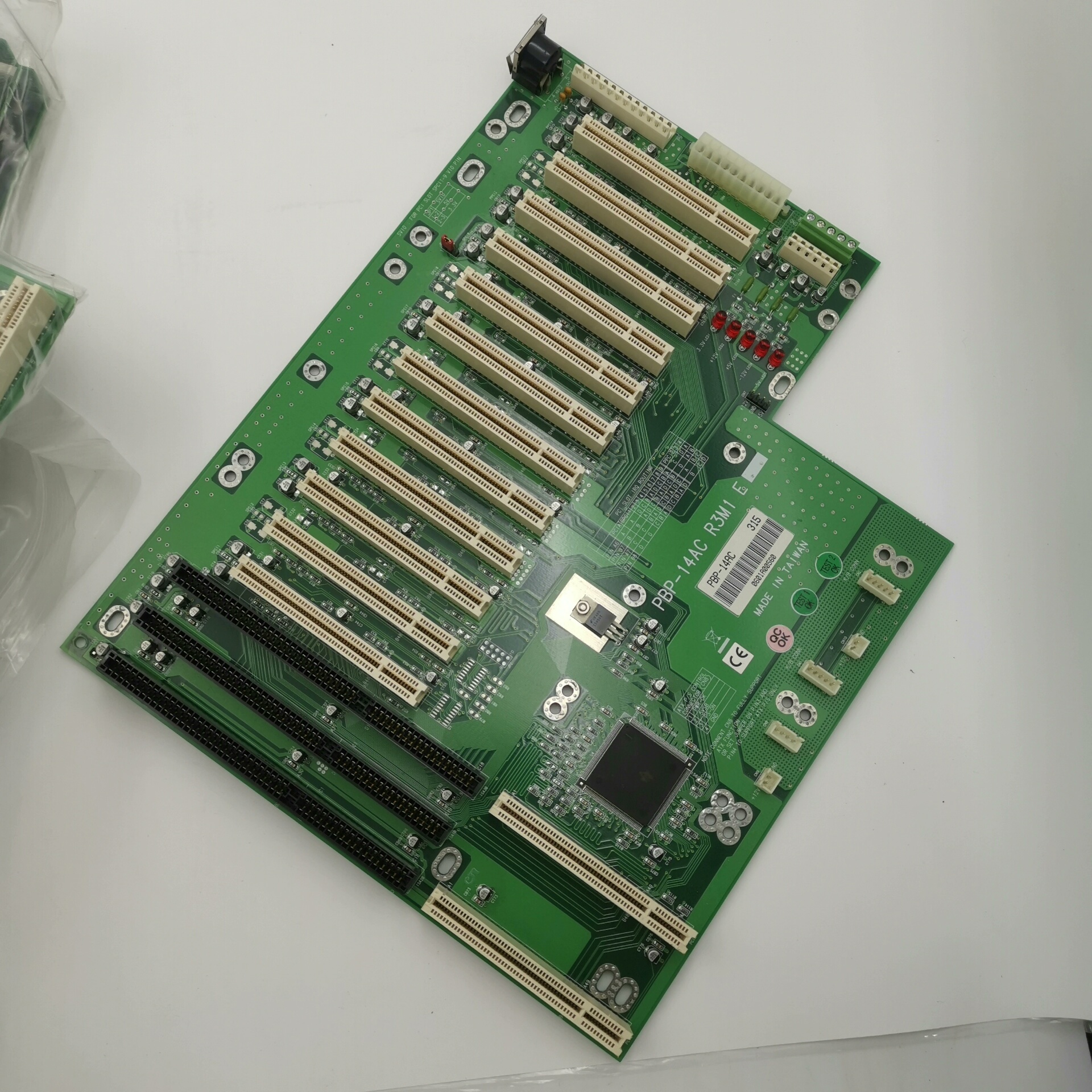 台湾瑞传工控机底板 PBP-14AC R3M1，数量2张。
