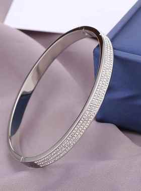 正品钛钢满钻手奢镯女不掉色轻小众高级感银色牌品气质钻金色不满