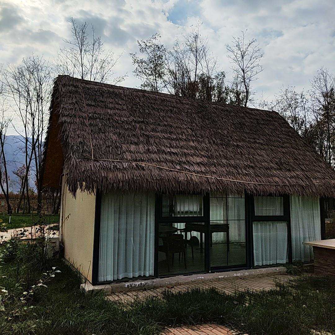 户外凉亭别墅庭院网红店民宿农家乐景区假毛草稻草雨棚四角茅草屋