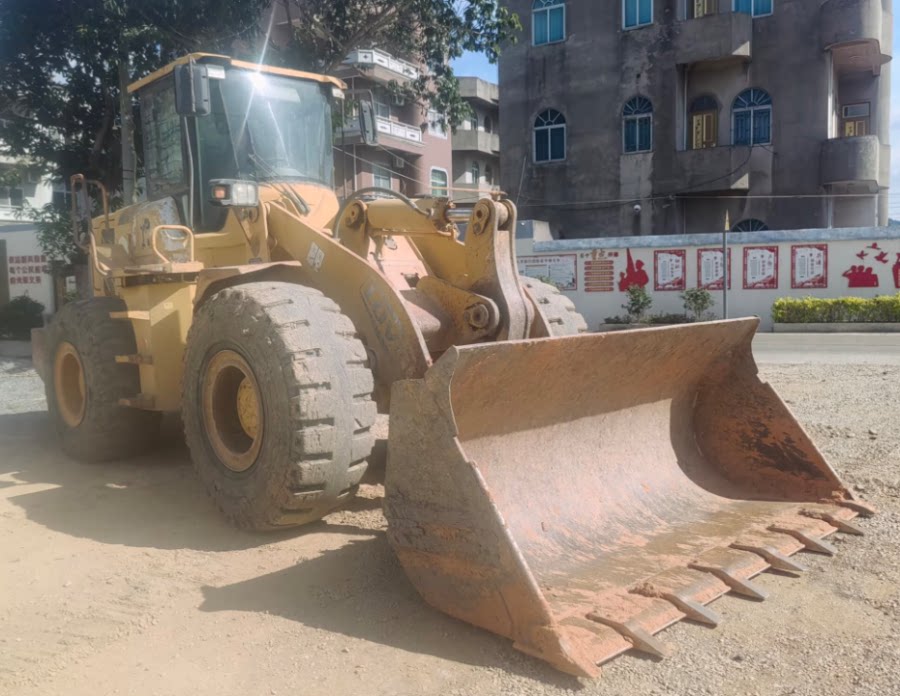 3月8日福州15年工程机械设备雷沃955装载机一辆网络拍卖公告