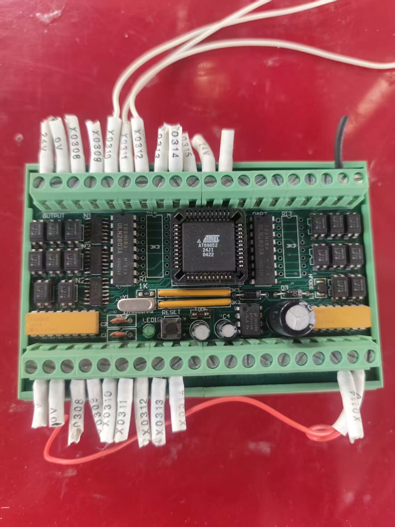 菲尼克斯控制板。原装拆机三块，成色漂亮，功能包好，需要的联系