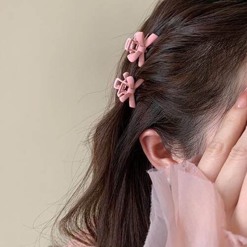 Butterfly Small with bangs and broken hair clip headwear