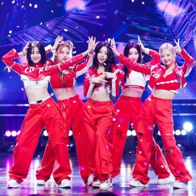 女团kpop舞蹈服itzy红色打歌服jazz爵士舞演出服爵士舞服装女套装