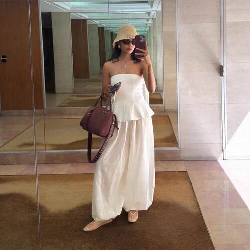 Women's high waisted and wide leg pants look slim and