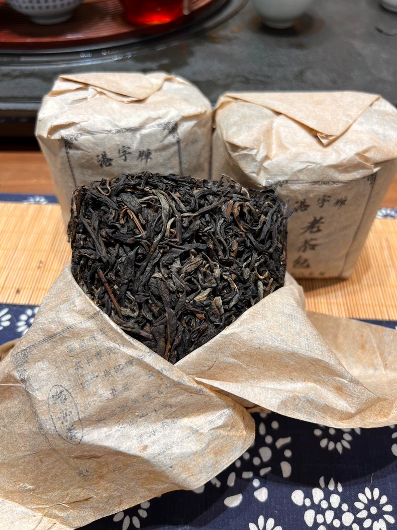 98年老生茶，穿越時空的味道，市面上上萬一包的老茶，清倉1116臺幣一包 包郵 普洱茶 BUASHOP普洱老茶