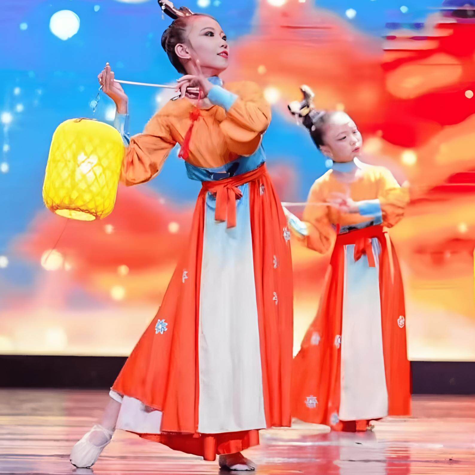 家乡月儿童演出服中国风群舞古典舞蹈服灯笼道具汉服襦裙表演服饰