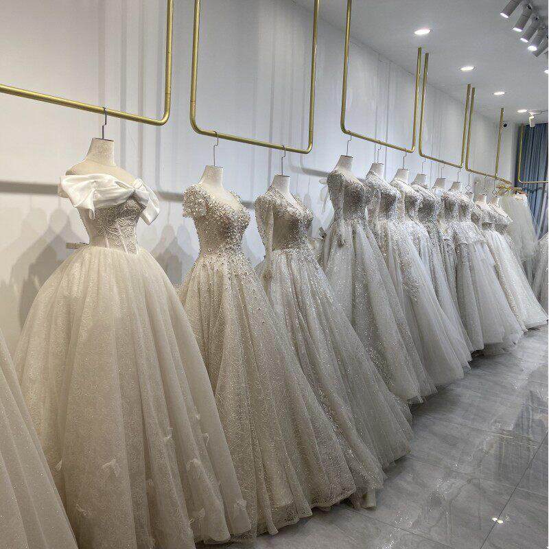 金色婚纱吊顶挂衣架服装店墙上u型挂衣架照相馆特别礼服展示架