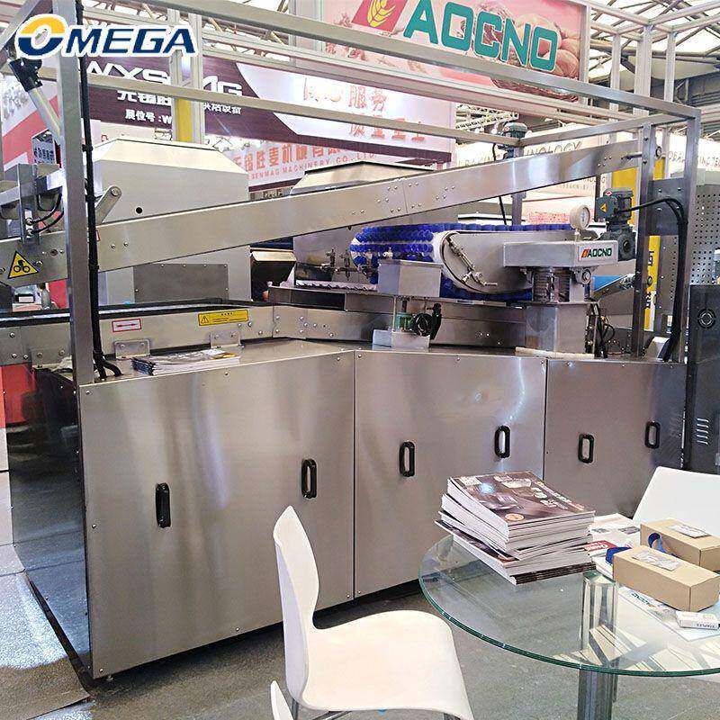 蛋糕脱模清盘机喷油机厂家面包吸盘机烘焙设备食品制作机械设备