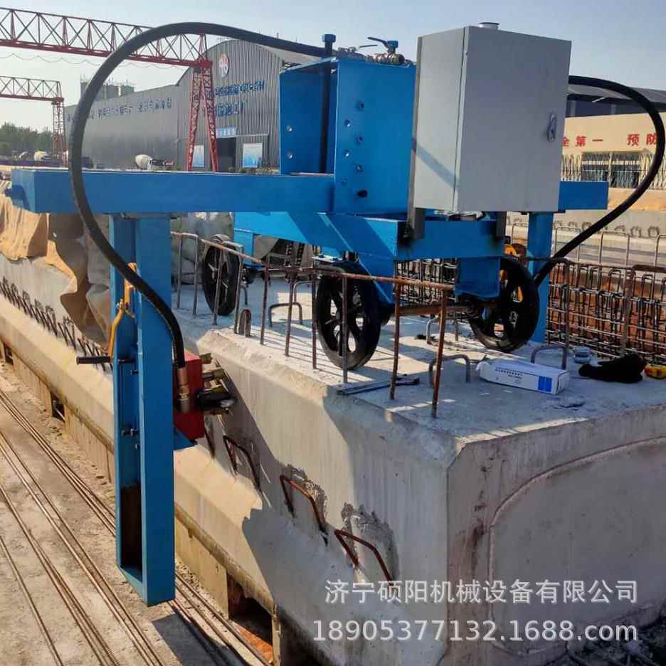 Y11*2D梁场空心板凿毛机预制心梁空板凿SY11*2D毛机自S动行走凿毛