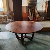 实木圆餐桌北美黑胡桃木大板圆形餐桌意式 极简高级感复古圆桌定制