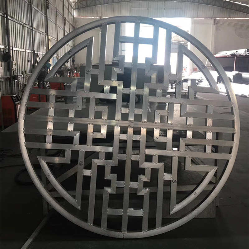 铝合金窗花定制铝屏风古风仿木纹中式雕花方管铝窗花仿古窗花屏风