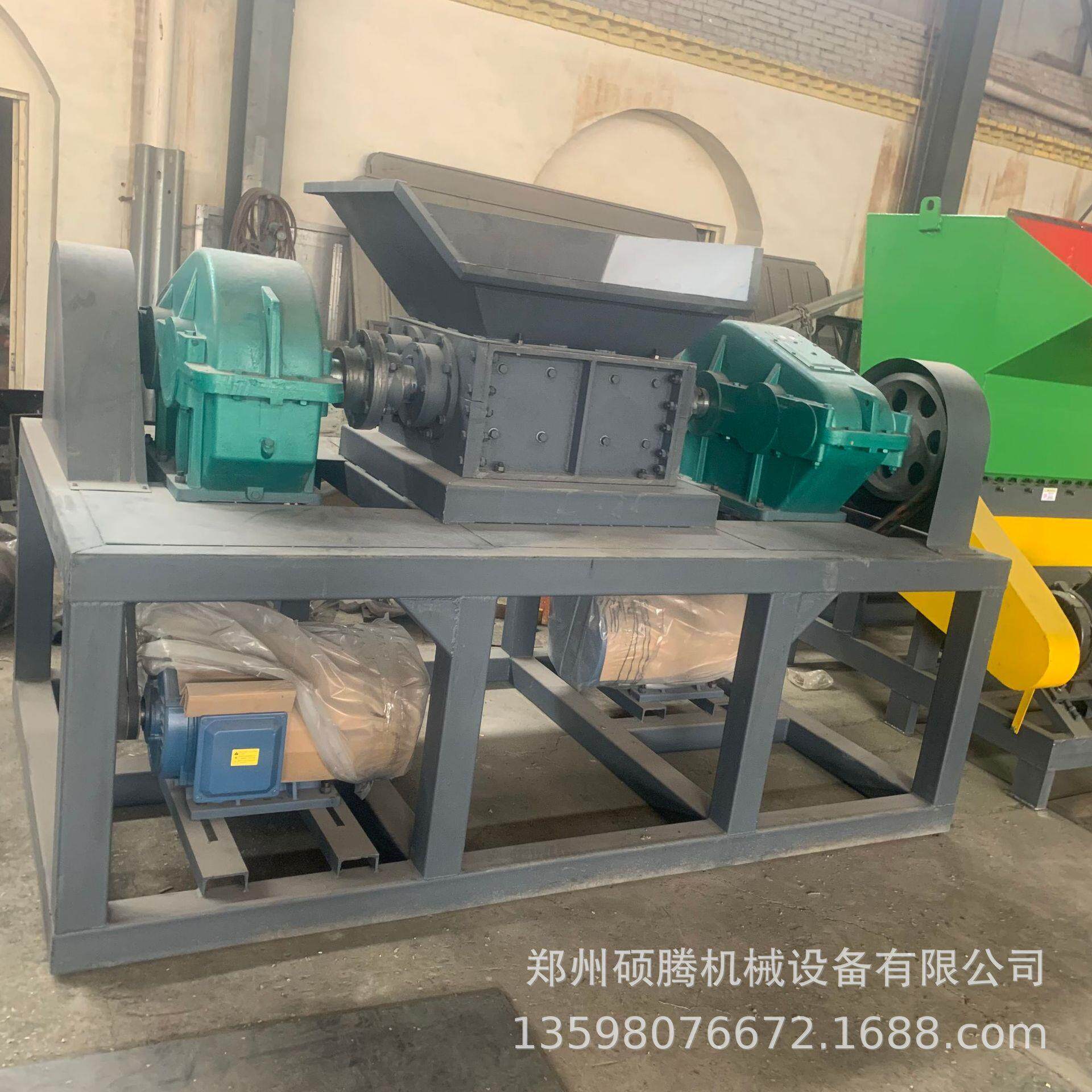 废旧家具木材撕碎机 废纸箱树枝粉碎机 树根圆木头废木材破碎机