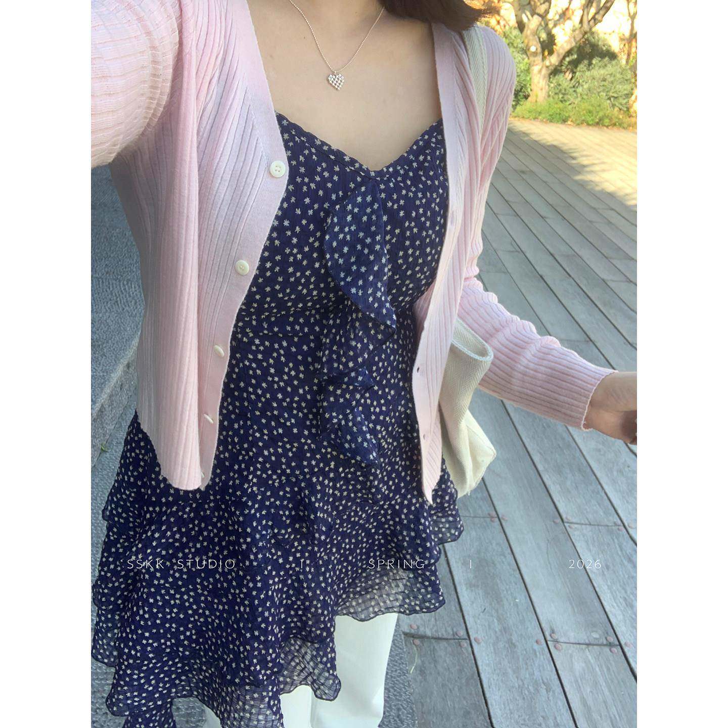 山山屿你【松露甜巧】微胖韩系碎花吊带连衣裙早春+坑条粉色开衫