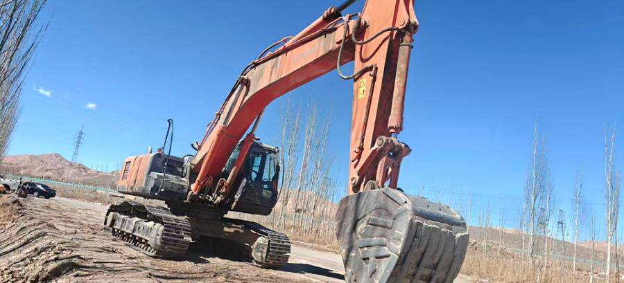 4月14日和田地区日立350挖机一台网络拍卖公告