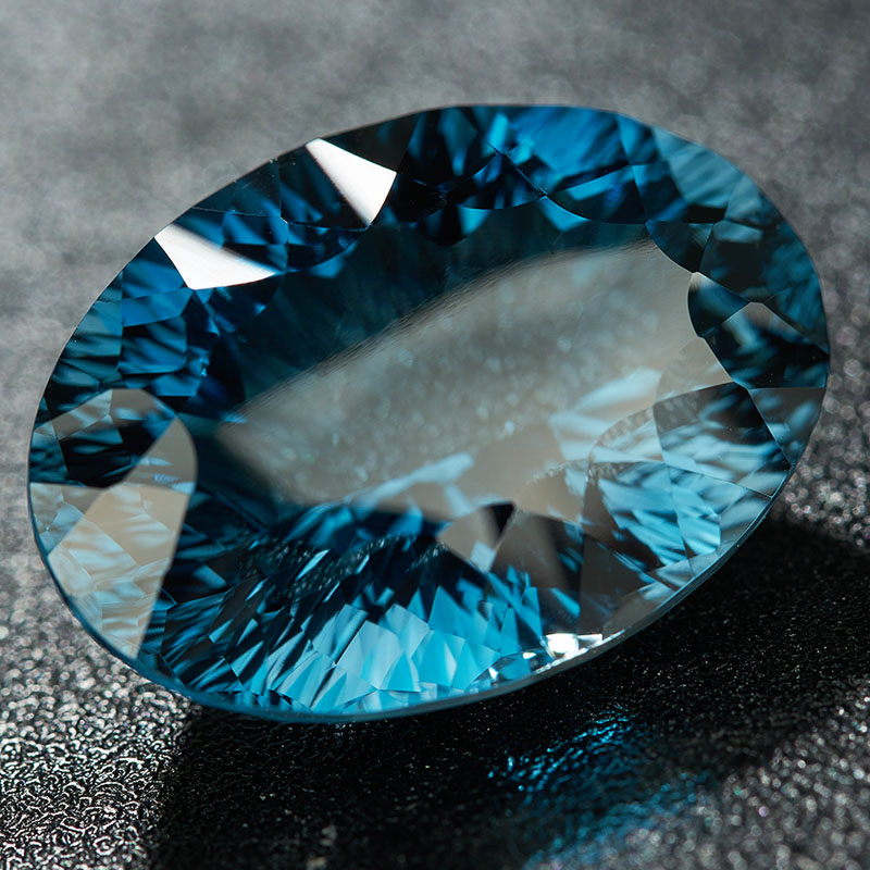 批发源头捡漏价 31.3克拉蓝色托帕石裸石戒面切工好支持私人定制