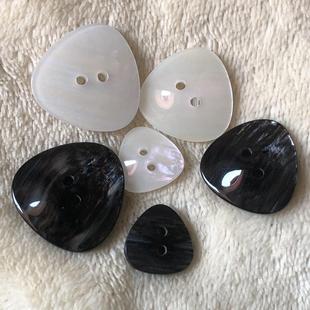 仿贝壳彩色珠光纽扣两眼三角形钮扣西装 异形扣子 扣大衣开衫 针织衫