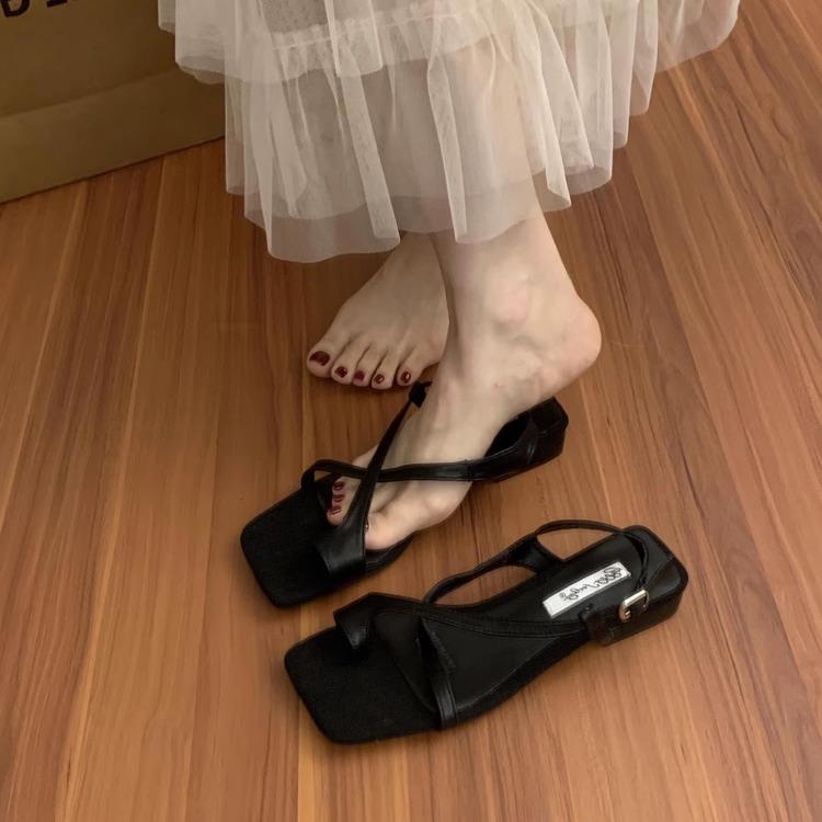 潮牌配裙子仙女风套趾凉鞋女2025夏天外穿韩版一字扣沙滩罗马鞋子