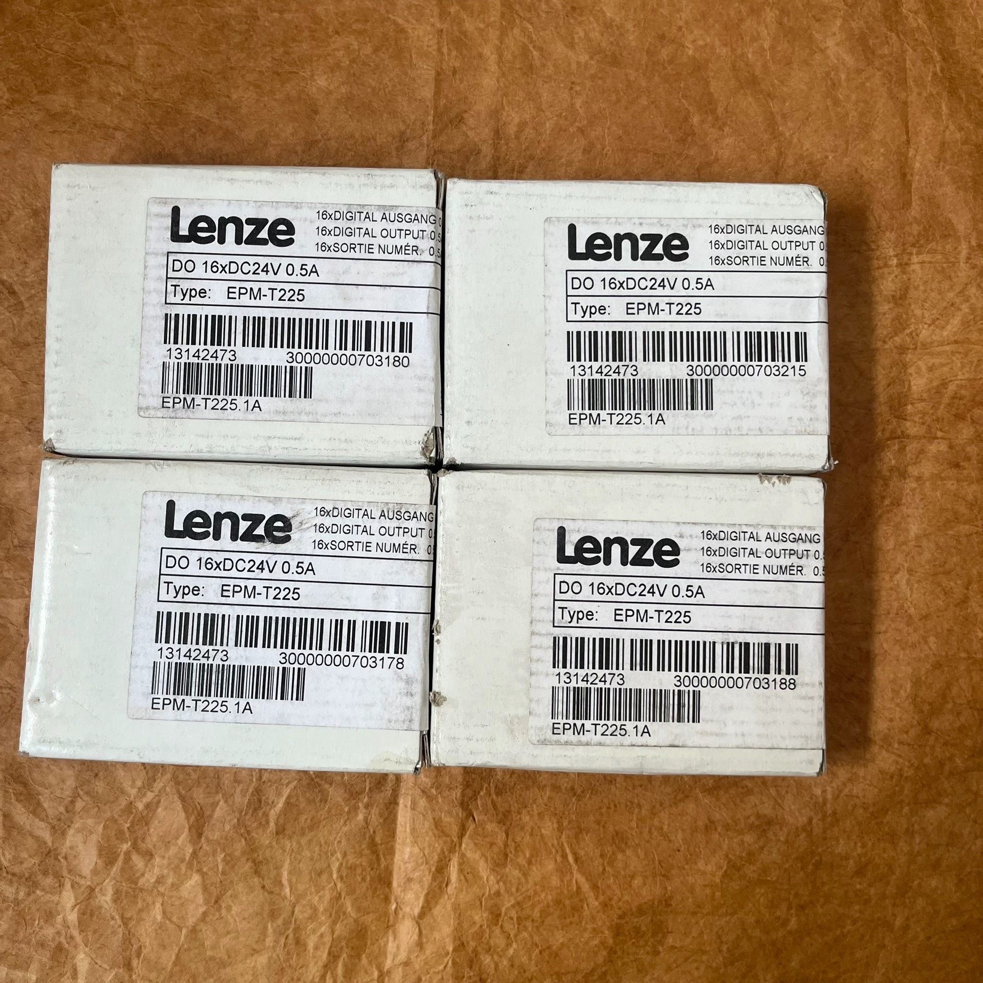 伦茨Lenze EPM-T225数字输出模块，全新原装未开封