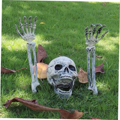 Halloween decorations with skull props万圣节骷髅头Party