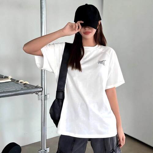 Round neck shoulder short sleeved large T-shirt with flesh