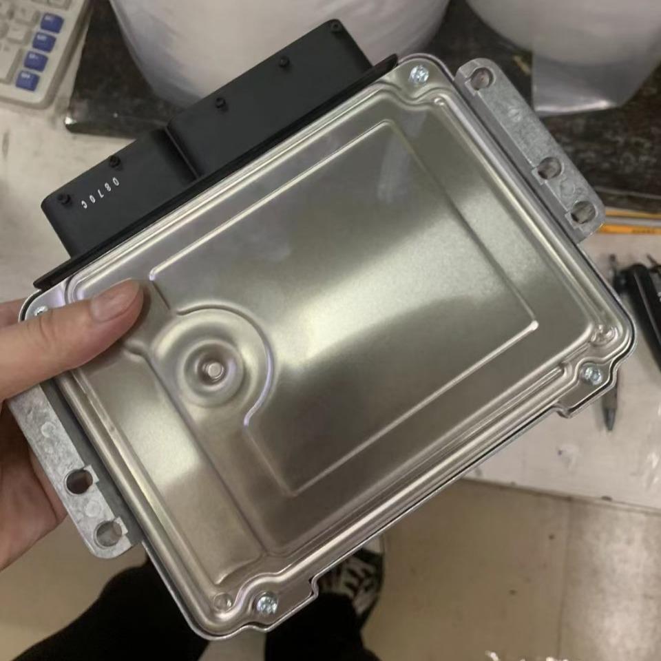 适用于挖掘机神钢SK130-8发动机电脑板拆机件