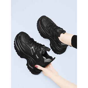 黑色百搭增高7cm运动休闲鞋 新款 女显脚小2025春季 香港厚底老爹鞋