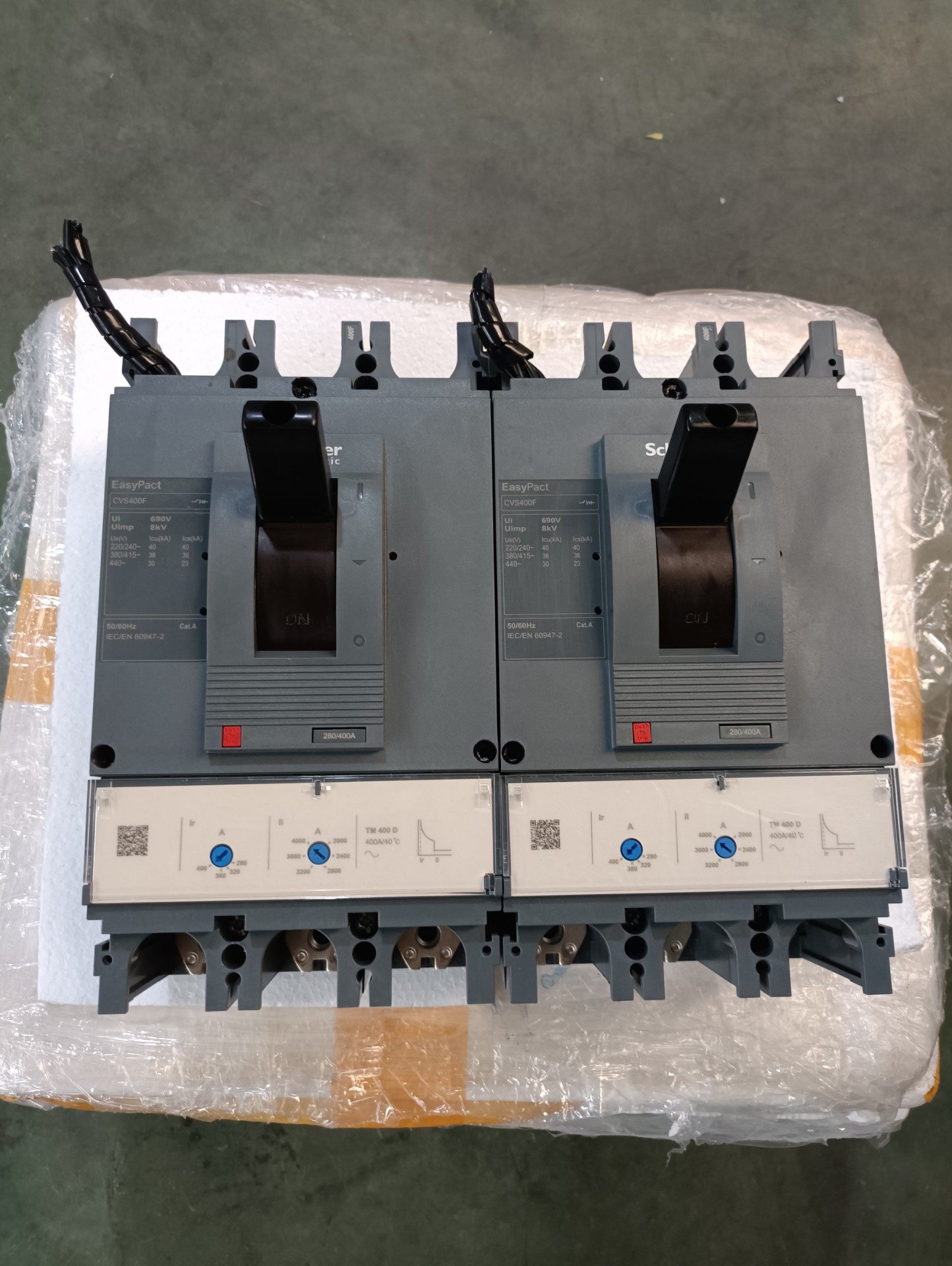 成色98新施耐德CVS400A塑壳断路器