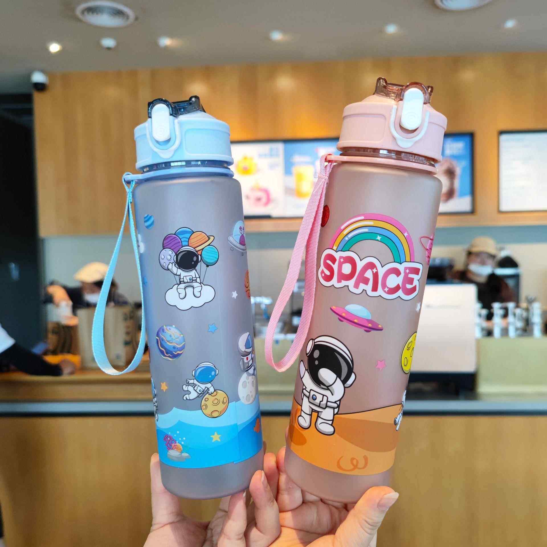 创意卡通太空人吸管杯塑料果汁杯户外学生水瓶成人礼品跨境亚马逊