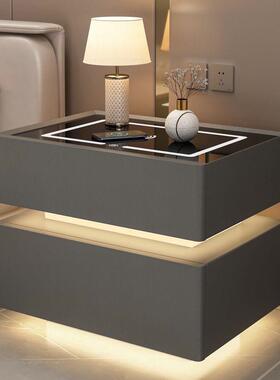 2025年柜新智款能充床头柜无线电卧室QLV轻奢感网红多功能黑色子