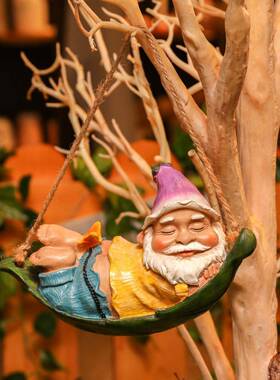 新款直销现货荡秋千吊床翘腿侏儒人雕像树脂吊件花园树林庭院秋千