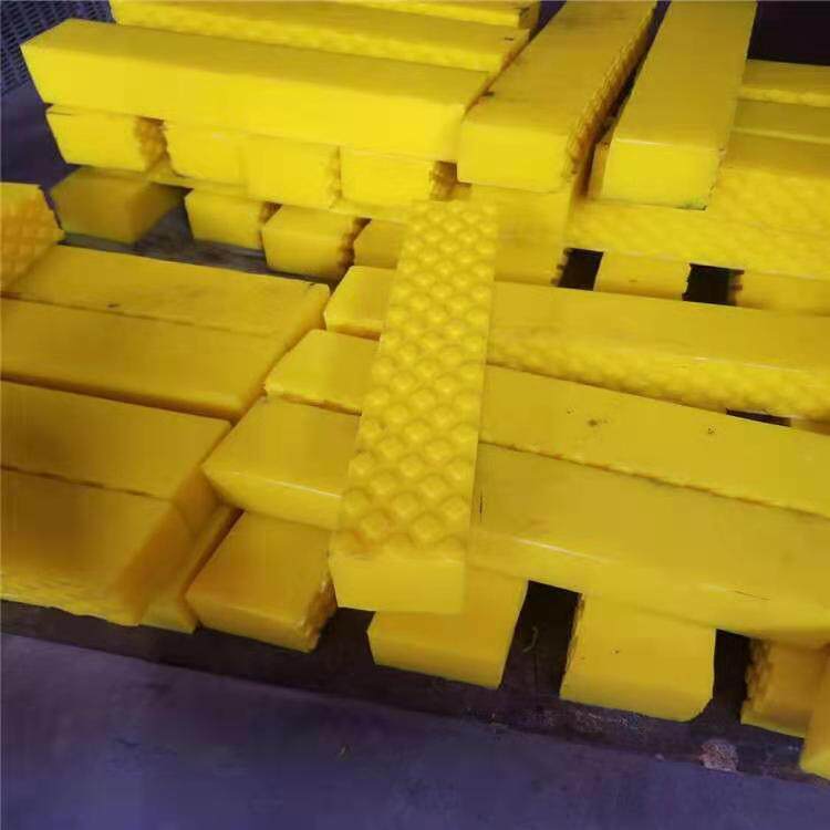 誉德抱砖机耐磨橡胶块三元瑞港掰板机聚氨酯胶块600*200*80mm