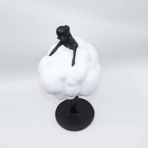 现代简约云朵人物树脂摆件客厅茶几样板房售楼部玄关创意软装饰品