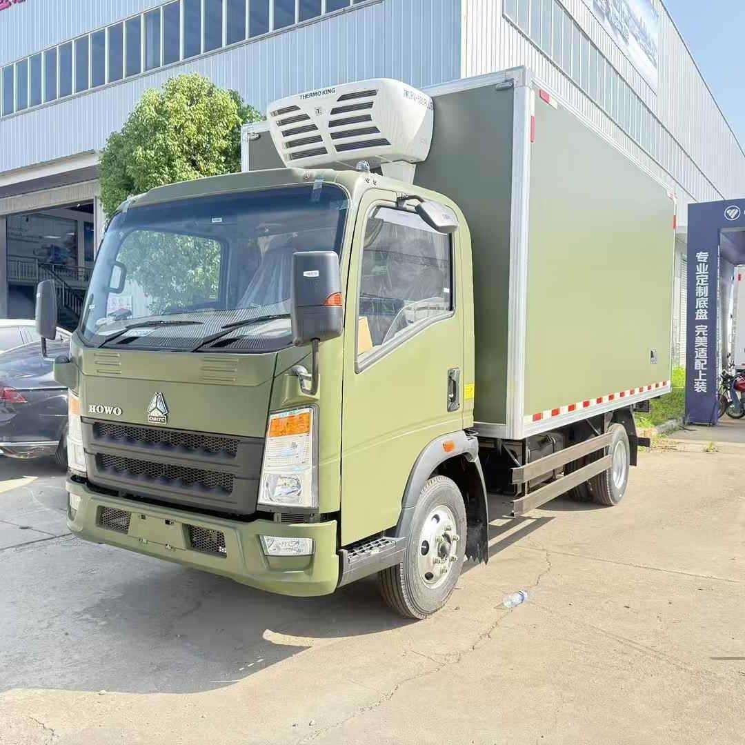 出口外贸国三右驾重汽豪沃4.2米厢式冷藏车重汽豪沃厢式小货车