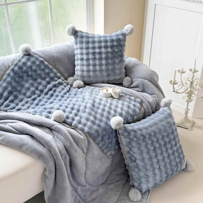 正品纯双车面加牛厚奶绒抱枕被子两用汽上办公色室保暖靠垫枕头被