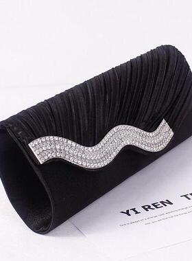 潮牌韩版新款时尚女士长款晚宴包褶皱缎面手拿包高档晚宴包单肩包