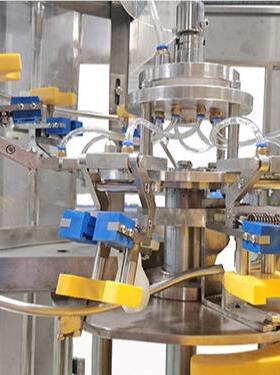 厂家直供料三合一玻684璃瓶啤酒灌装机装含气饮玻璃瓶灌D装机酒店