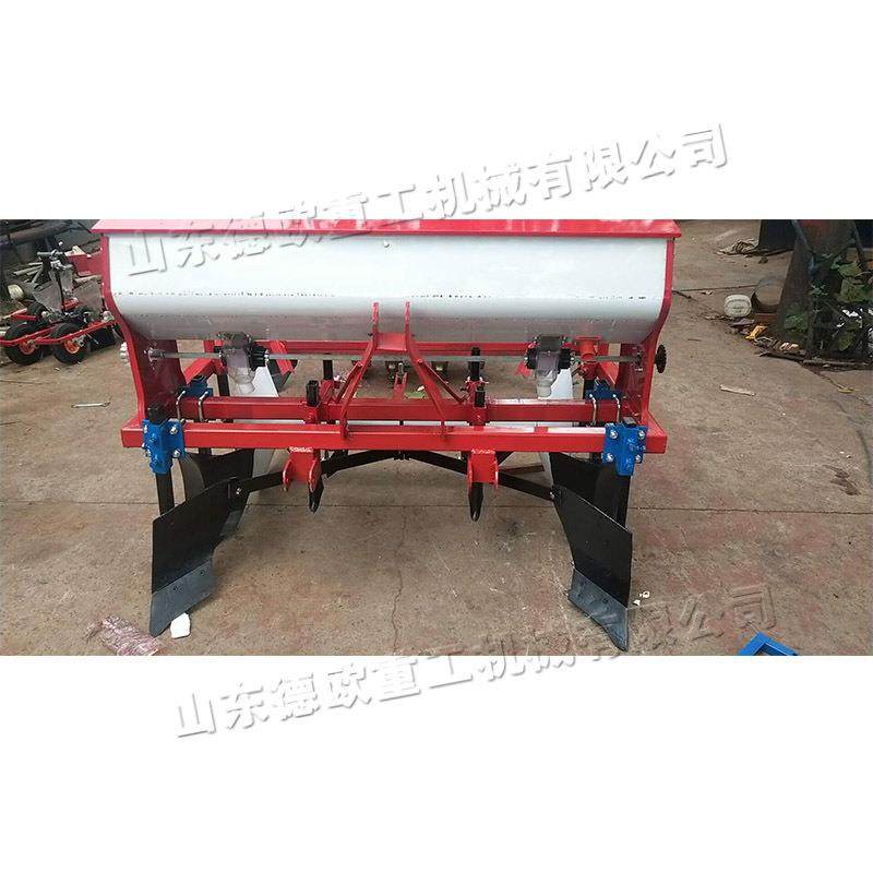 四行平土铺膜打孔播种机 起垄镇压施肥铺滴灌带铺膜打孔播种机
