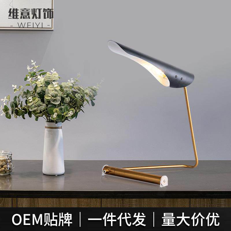 五金不规则北欧创意简约台灯设计师卧室床头灯铁艺装饰高级台灯
