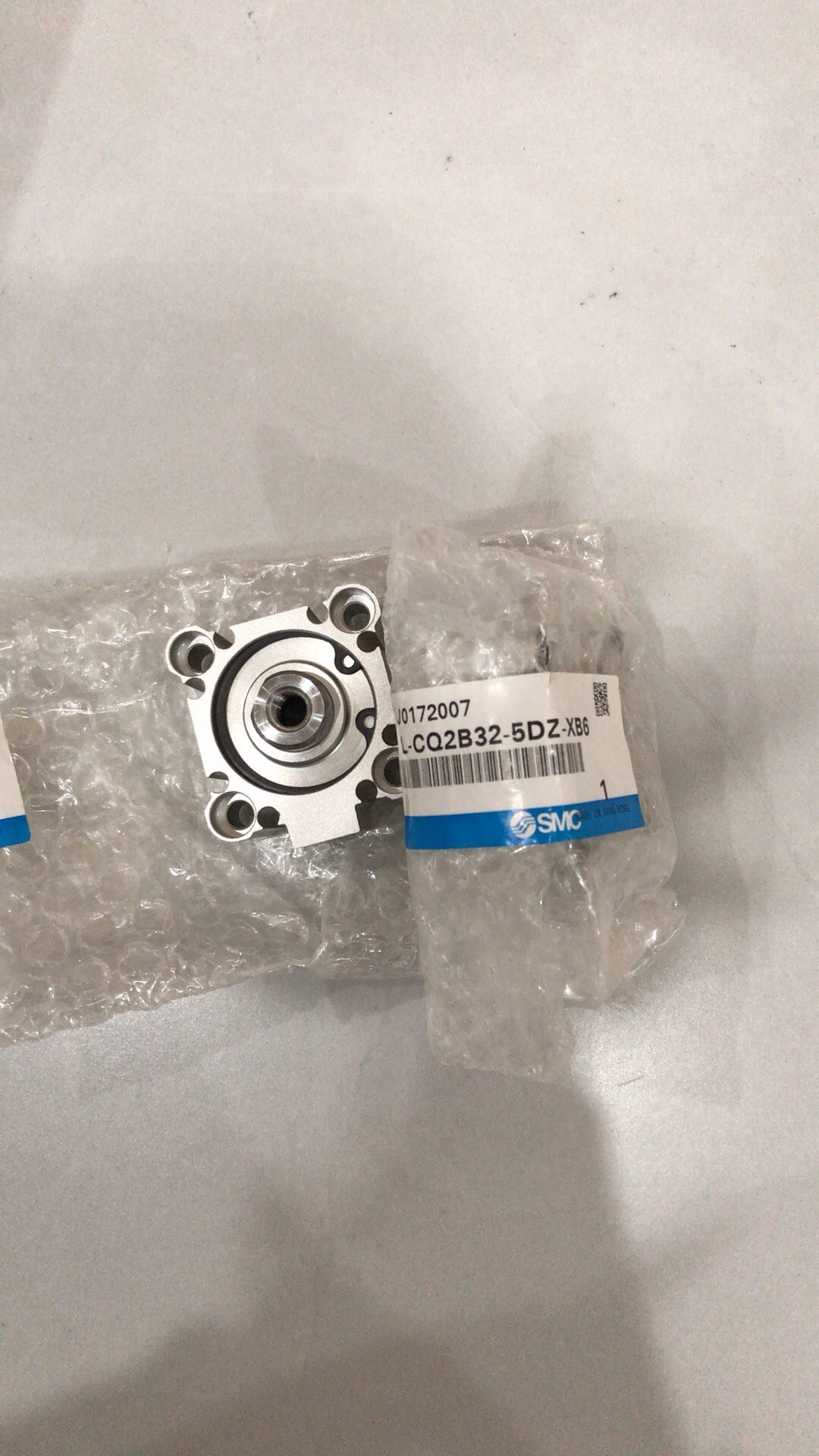 SMC原装正品气缸L-CQ2B32-5DZ-XB6   2个