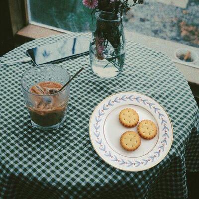 2pcs Gold-edged Ceramic Plates Leaf Pattern Salad Dinner