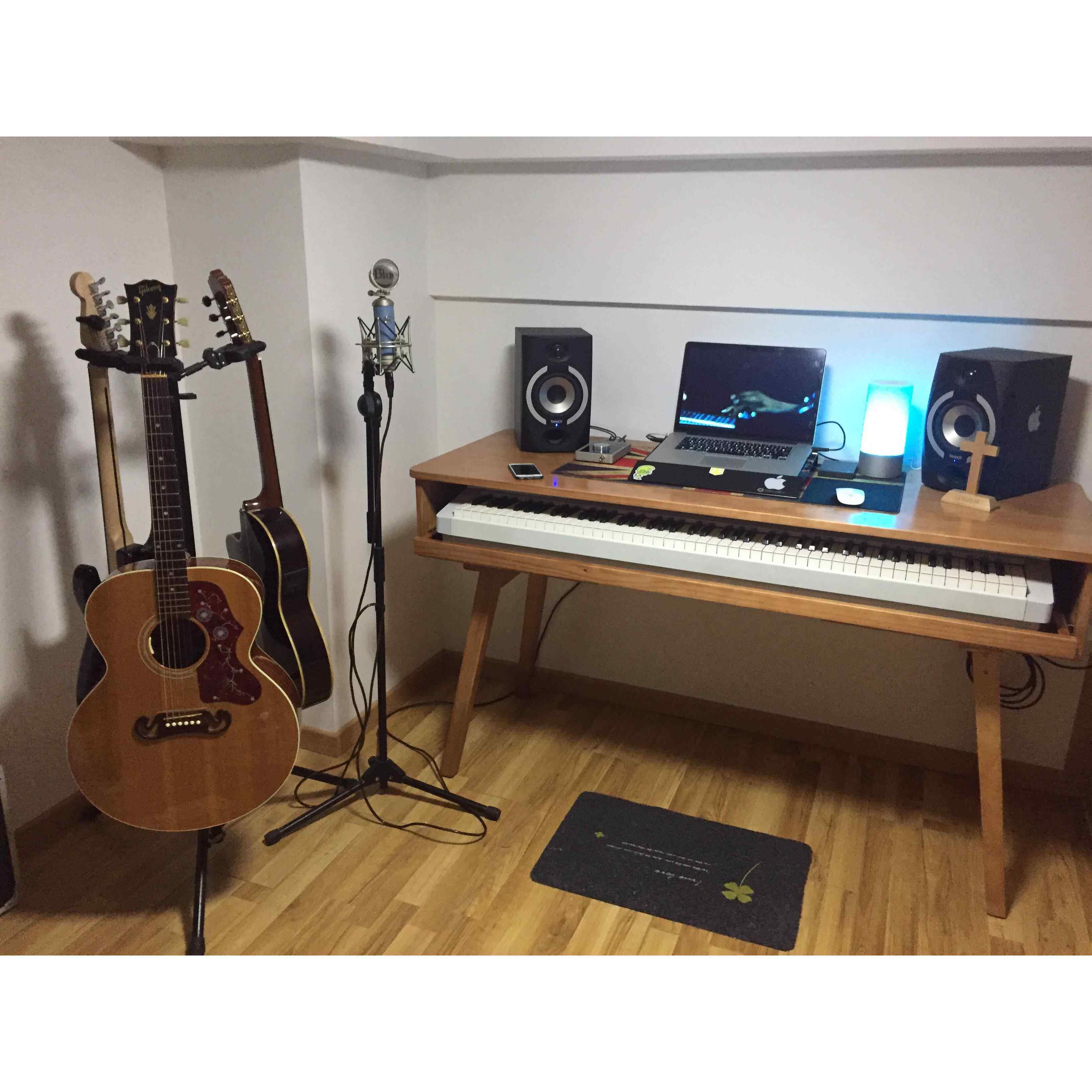 88键电钢实木工作台 北欧风格琴桌可定制木质编曲桌带活动声卡机